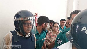 স্কুলে নিয়োগে ‘অনিয়ম’: মেননের বিরুদ্ধে ২ মামলা করবে দুদক
