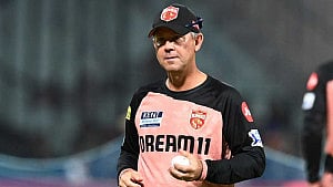ইংল্যান্ডের বিপক্ষে টেস্টে ভারতের একাদশে যে পেসারকে রাখতে বললেন পন্টিং