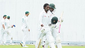 উত্তেজনাময় দিনে ব্যাটিংয়ে লড়াইয়ের পর বোলিংয়েও উজ্জ্বল রকিবুল-রিপন