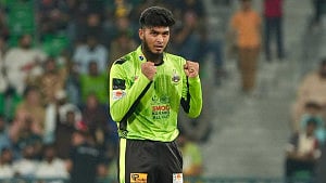 পিএসএল ফাইনালে খরুচে রিশাদের ১ উইকেট