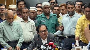 Govt workers pause protests for a day