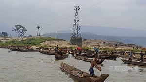 Looters ravaging Sylhet’s scenic 'Sada Pathor'