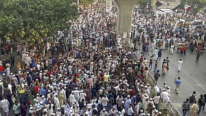Shahbagh blockade continues amid call for AL ban