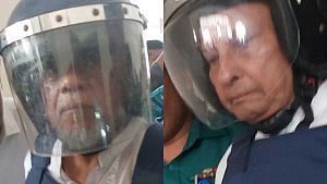 আমুর বসার জন্য চেয়ার চাইলেন শাজাহান খান, দাঁড়িয়ে বিমর্ষ ইনু