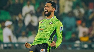 টসের ১০ মিনিট আগে বিমানবন্দরে নেমে পিএসএল ফাইনালে রাজা