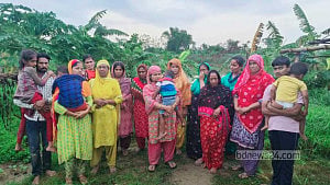 BSF pushes in 17 across Thakurgaon border