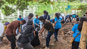 স্বেচ্ছাসেবা মানুষকে সমৃদ্ধ করে