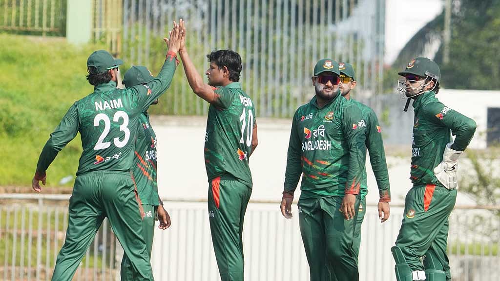 দারুণ ব‍্যাটিংয়ের পর বোলিংয়ে উজ্জ্বল নাসুম আহমেদ, পেলেন দুই উইকেট। ছবি: বিসিবি/রতন গোমেজ