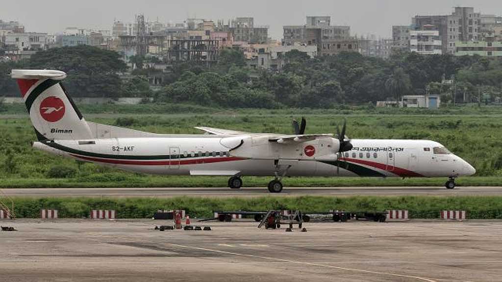 ড্যাশ-৮ ৪০০ মডেলের উড়োজাহাজটিতে যাত্রী ছিলেন ৭১ জন।