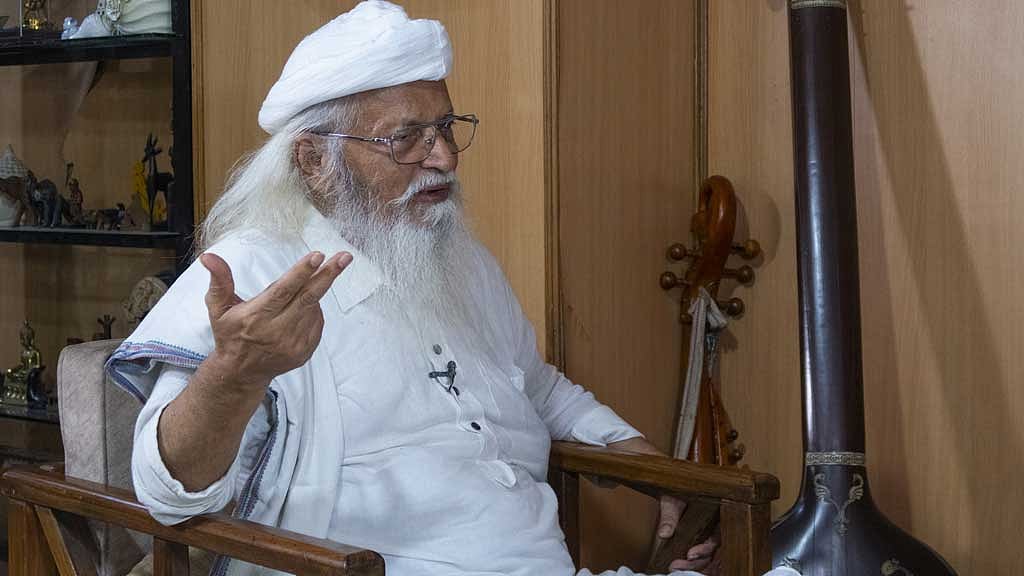 বিডিনিউজ টোয়েন্টিফোর ডটকমের ইনসাইড আউট অনুষ্ঠানে কলামনিস্ট ও চিন্তক ফরহাদ মজহার।