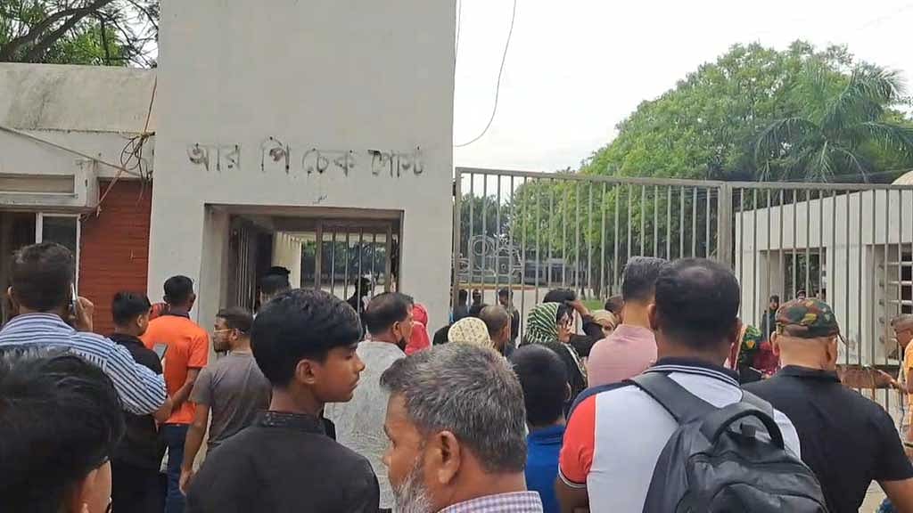 সরকার বদলের পর ২০২৫ সালের মে মাসে জামিন পাওয়া আসামিরা। 