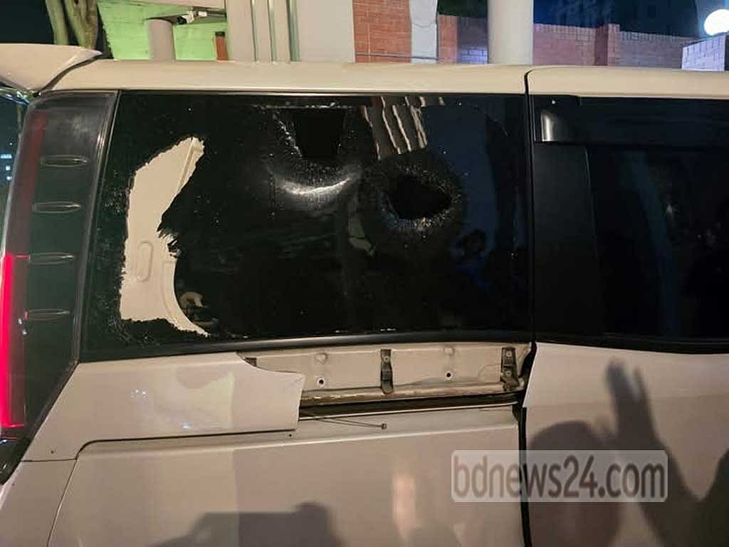 গাজীপুরে এনসিপি নেতা হাসনাত আব্দুল্লাহর গাড়িত হামলার ঘটনা ঘটেছে।
