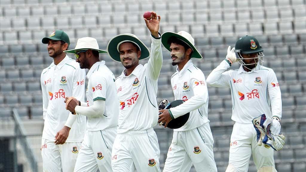 ৩২ ম্যাচেই ১৩ বার ৫ উইকেটের স্বাদ পেলেন হাসান মুরাদ। ছবি: বিসিবি। 