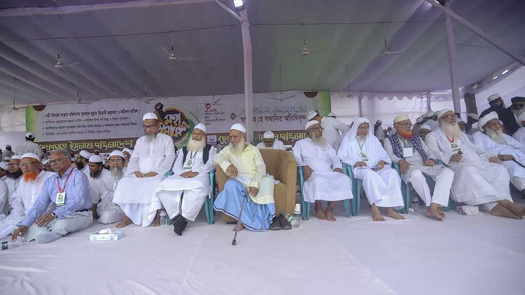 হেফাজতে ইসলাম গত ৩ মে সোহরাওয়ার্দী উদ্যানে যে চার দাবিতে মহাসমাবেশ করে, তার মধ্যে মূল দাবি ছিল নারী সংস্কার কমিশন ও তাদের সুপারিশ বাতিল।