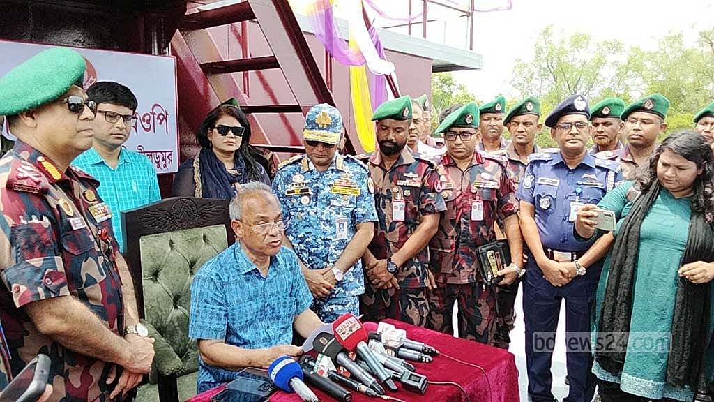 ‘পুশ-ইন উসকানিমূলক নয়’—গত মে মাসে সুন্দরবনে নতুন ভাসমান সীমান্ত পর্যবেক্ষণ কেন্দ্র (বিওপি) উদ্বোধনের সময় সাংবাদিকদের সঙ্গে এমনটাই বলেছিলেন স্বরাষ্ট্র উপদেষ্টা জাহাঙ্গীর আলম চৌধুরী।