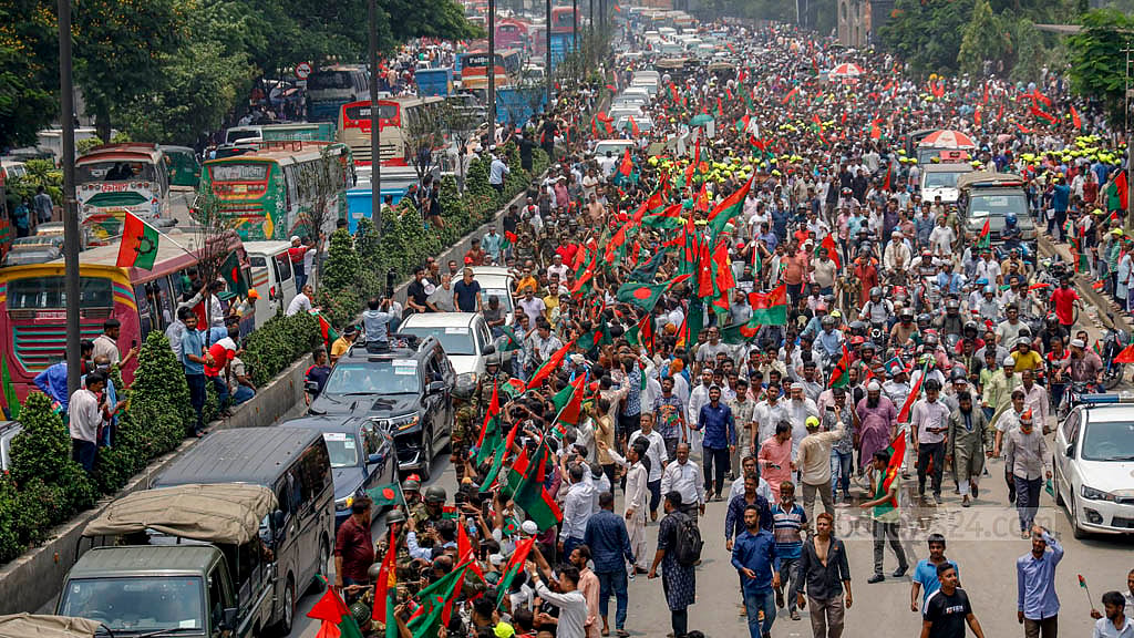 BNP Chairperson Khaleda Zia received a massive welcome from thousands of party leaders and activists who gathered to greet her on the way from the airport to Gulshan in May after her return from medical treatment in London. File photo