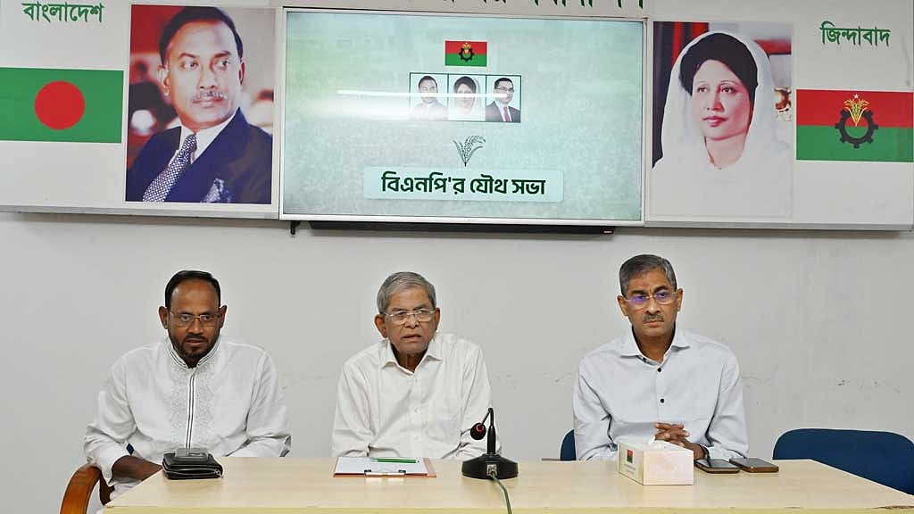 রাজধানীর গুলশানে দলের চেয়ারপারসনের কার্যালয়ে শনিবার সংবাদ সম্মেলনে বিএনপির মহাসচিব মির্জা ফখরুল ইসলাম আলমগীর।