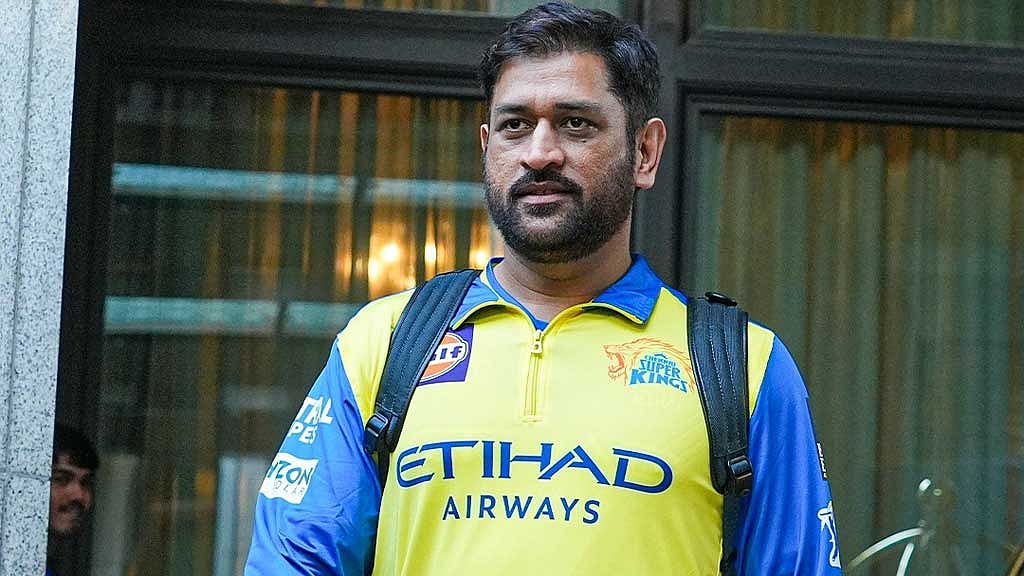 মাস দুয়েক পরই বয়স ৪৪ পূর্ণ হবে ধোনির। ছবি: চেন্নাই সুপার কিংস ফেইসবুক।