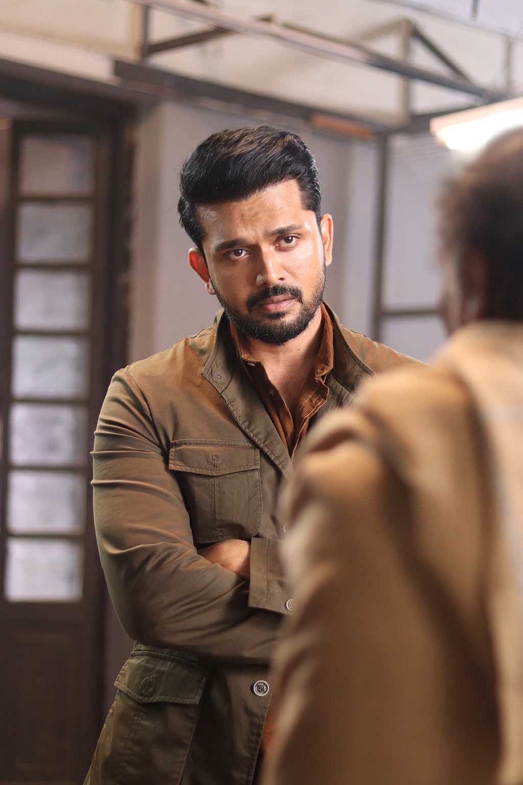 অল্প বয়সীদের সোশাল মিডিয়া ব্যবহারের আসক্তি থেকে বিপদে জড়িয়ে পড়ার গল্প নিয়ে তৈরি হয়েছে এই সিনেমাটি।পাশাপাশি একটি অদৃশ্য চক্রের কথাও উঠে এসেছে।