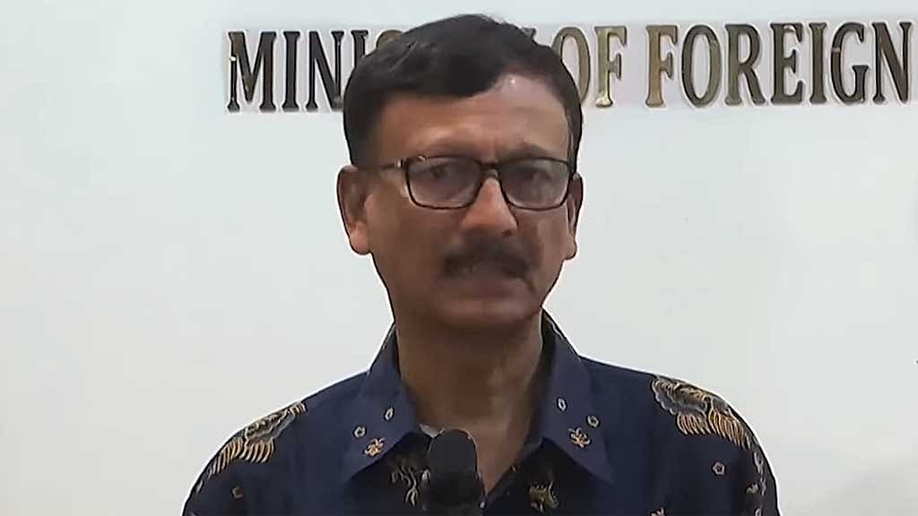 পররাষ্ট্র মন্ত্রণালয়ে মঙ্গলবার বিফ্রিংয়ে পররাষ্ট্র উপদেষ্টা তৌহিদ হোসেন।