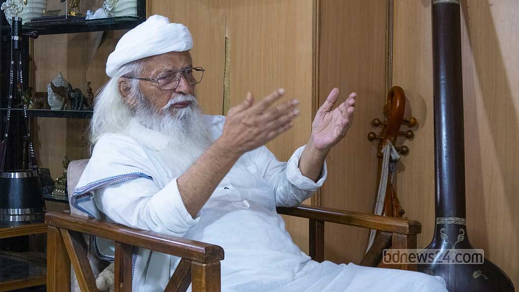 বিডিনিউজ টোয়েন্টিফোর ডটকমের ইনসাইড আউট অনুষ্ঠানে রাষ্ট্রচিন্তক ফরহাদ মজহার।