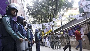 কেন্দ্রের চৌহদ্দিতে ক্যাম্প-প্রচার মানা, ভোটার আনতে প্রার্থীর গাড়ি নয়