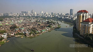 চোখের সামনে পুড়ল, নিঃস্ব হল বস্তিবাসী