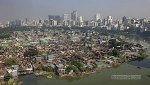 Night of flames: Korail slum left in ruins