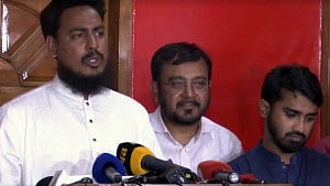 জুলাই সনদ নিয়ে প্রধান উপদেষ্টার ‘সাহসী ভূমিকা’ দেখতে চান আখতার