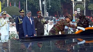 সশস্ত্র বাহিনী দিবসে শিখা অনির্বাণে রাষ্ট্রপতি ও প্রধান উপদেষ্টার শ্রদ্ধা