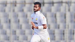 গালিবের তোপে ৫৯ রানেই শেষ চট্টগ্রাম, তানজিদকে ডাকছে সেঞ্চুরি