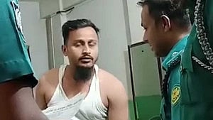 হোটেলে-মেসে আওয়ামী লীগ কর্মীদের খোঁজ, মোবাইল তল্লাশি, গ্রেপ্তার ৪৪