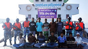 বরিশালে চোরাই পথে আনা ১১ হাজার টন কয়লা জব্দ, গ্রেপ্তার ১২