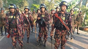 BGB deployed in Dhaka, 3 districts amid violence fears