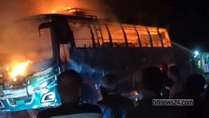 Barguna bus set ablaze, 5 arrested