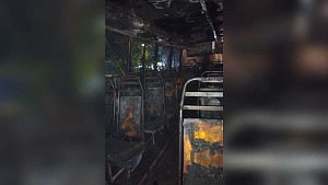 বেড়িবাঁধে বাসে ‘আগুন দিয়ে পালানোর সময়’ নদীতে পড়ে একজনের মৃত্যু
