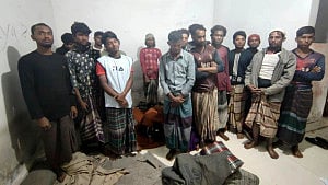 চট্টগ্রামের সাতকানিয়ায় ২২ জন রোহিঙ্গা আটক