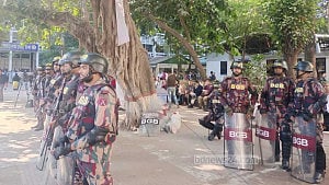 হাসিনা পরিবারের মামলার রায় ঘিরে আদালত এলাকায় বাড়তি নিরাপত্তা