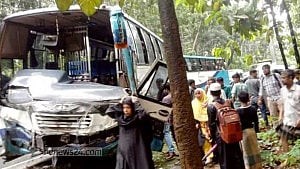 5 die in bus-microbus crash in Chakaria