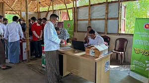 Govt issues legal SIMs to Rohingya