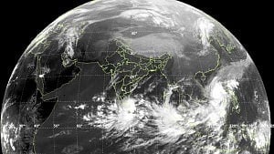 বঙ্গোপসাগরে সুস্পষ্ট লঘুচাপ, মালাক্কার কাছে ঘূর্ণিঝড় ‘শেন-ইয়ার’