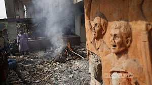গুলিস্তানে আওয়ামী লীগ অফিসে ভাঙচুর, আগুন
