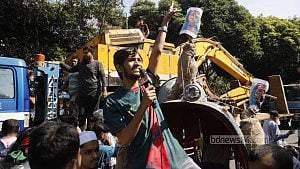 ধানমন্ডি ৩২ নম্বরে ফের বুলডোজার