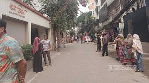 দৌড়ে সিঁড়ি দিয়ে নেমেছেন বেশিরভাগ, বয়স্ক-অসুস্থরা আতঙ্ক নিয়ে ছিলেন ঘরেই