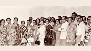 সাদাকালো যে ছবি সোনালি দিনের কথা বলে