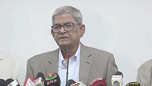 Khaleda not fit to travel abroad: Fakhrul
