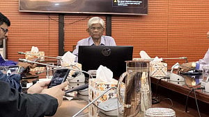 Govt importing Indian rice via Singapore to keep prices stable