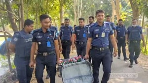 32 ‘petrol bombs’ recovered in Faridpur
