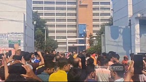 400 hurt in Gazipur as buildings crack from quake