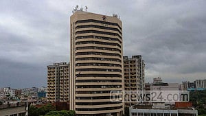 Crude bomb blast at Grameen Bank headquarters